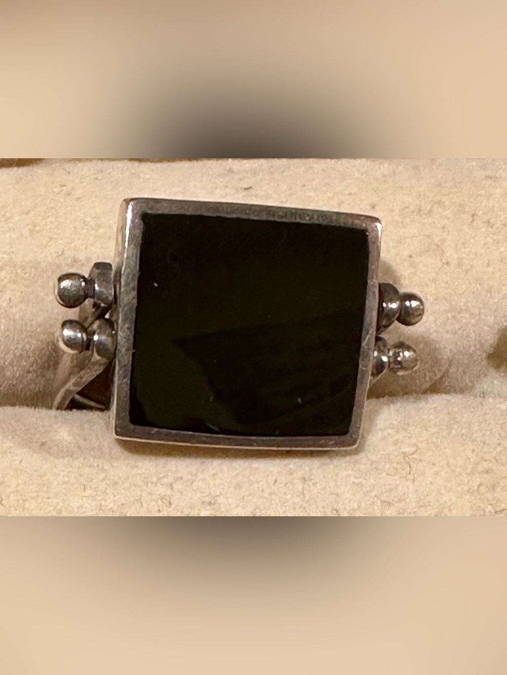 Unique-Sterling Silver Black Onyx/ Mother of Pearl Hinged 2- sided ring- size 8 - Picture 3 of 6